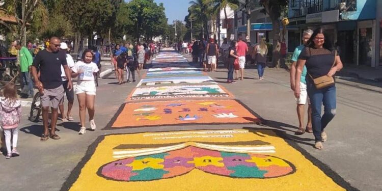 Celebração de Corpus Christi altera circulação e reúne tradição religiosa no município. Divulgação